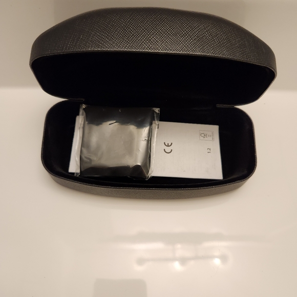 Salvatore Ferragamo Sunglasses Case 👓 - Picture 3 of 5